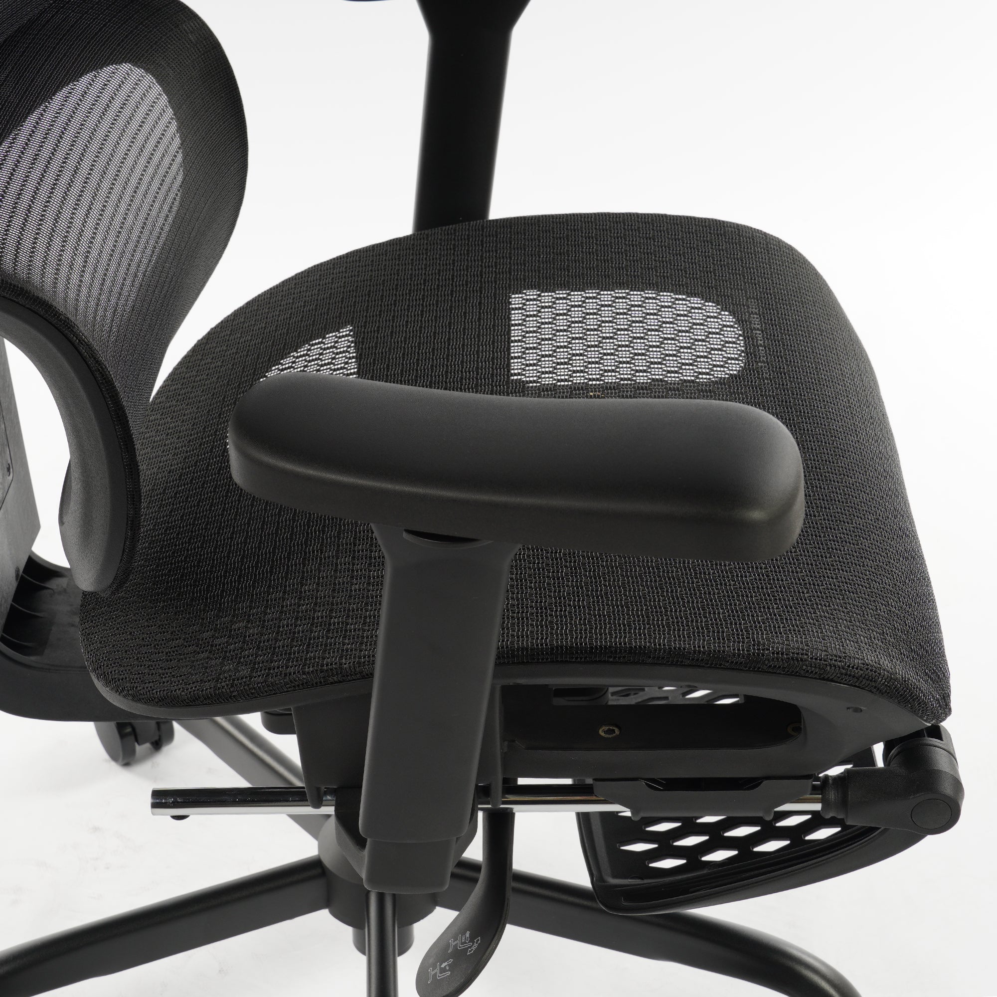 9028 Series Paramount Lounge Ergonomic Office Chair Black Mesh
