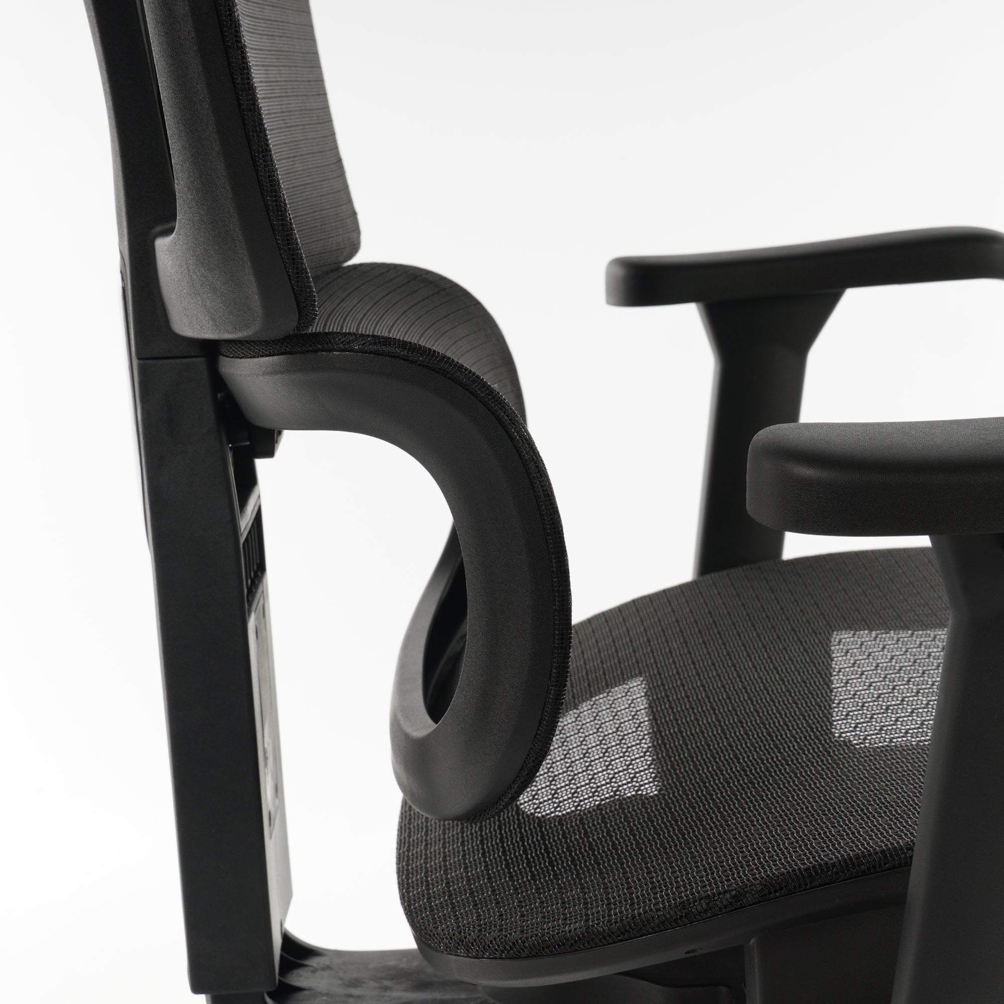 9028 Series Paramount Lounge Ergonomic Office Chair Black Mesh